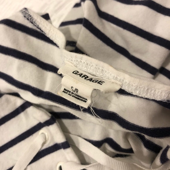 Size Small White and navy blue crop top - Picture 5 of 5